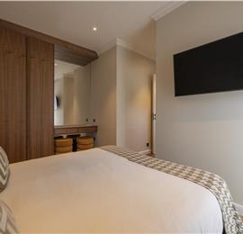 Selection of 5 bedroom seafront villas with heated pool on Ciovo near Trogir, sleeps 10